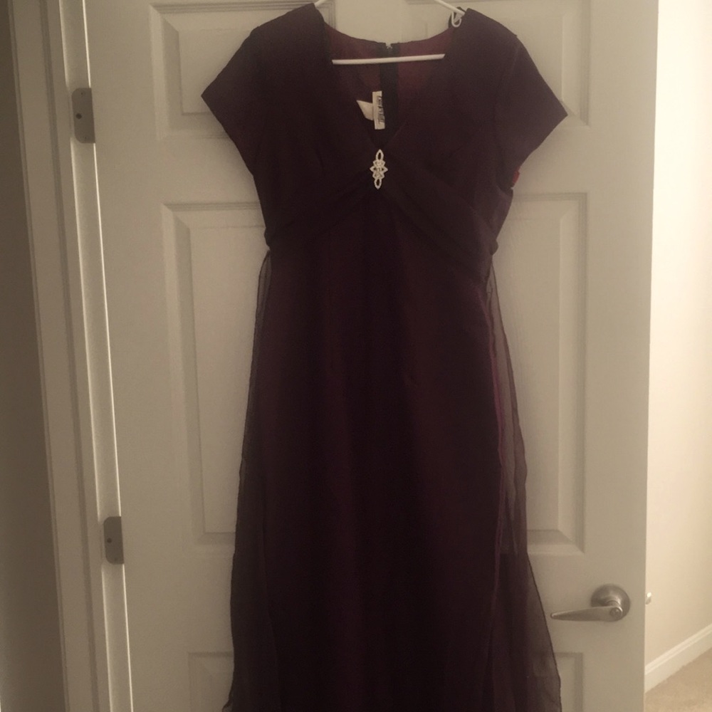 Plum colored floor length dress. Can be a bridesmaid dress Size 11 to 12 vintage